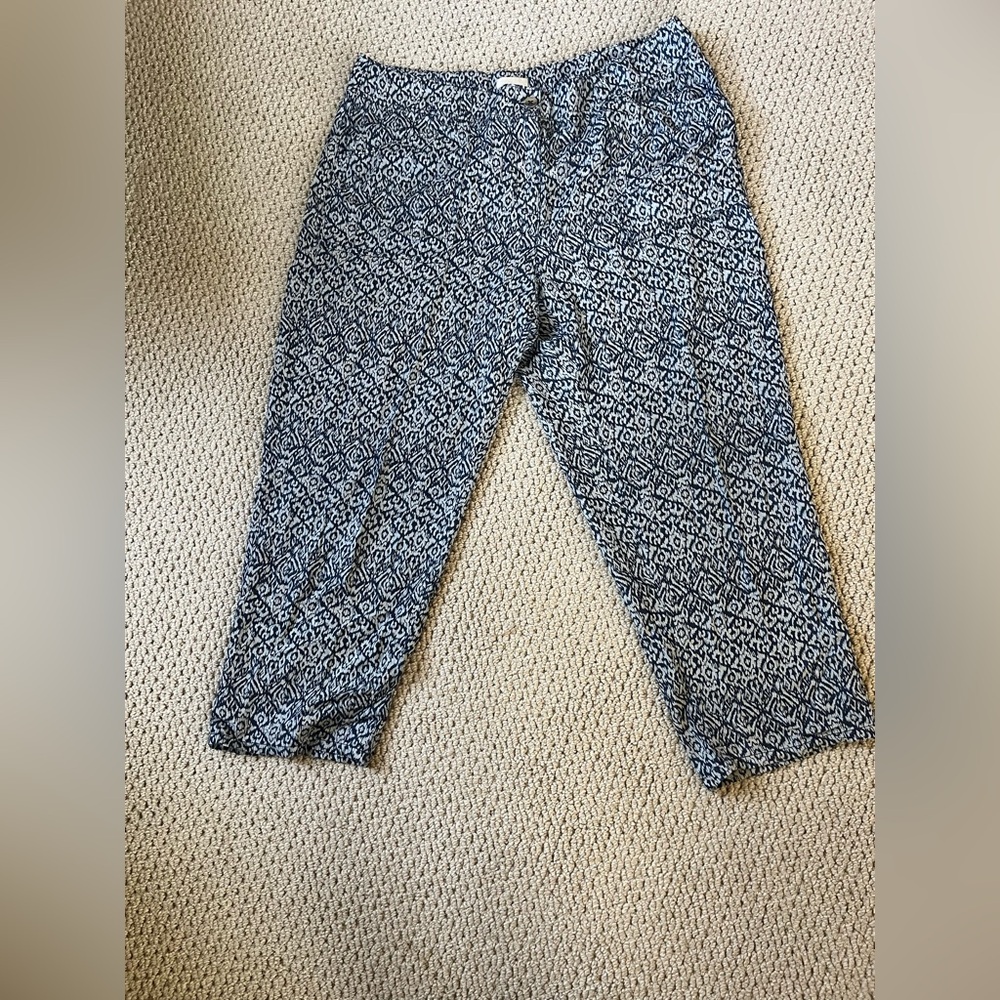 Chico's Black and White Geometric Kids Bottoms